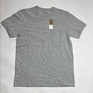 NWT Men’s Outerknown Sojourn T-Shirt in Heather Grey. Size Small